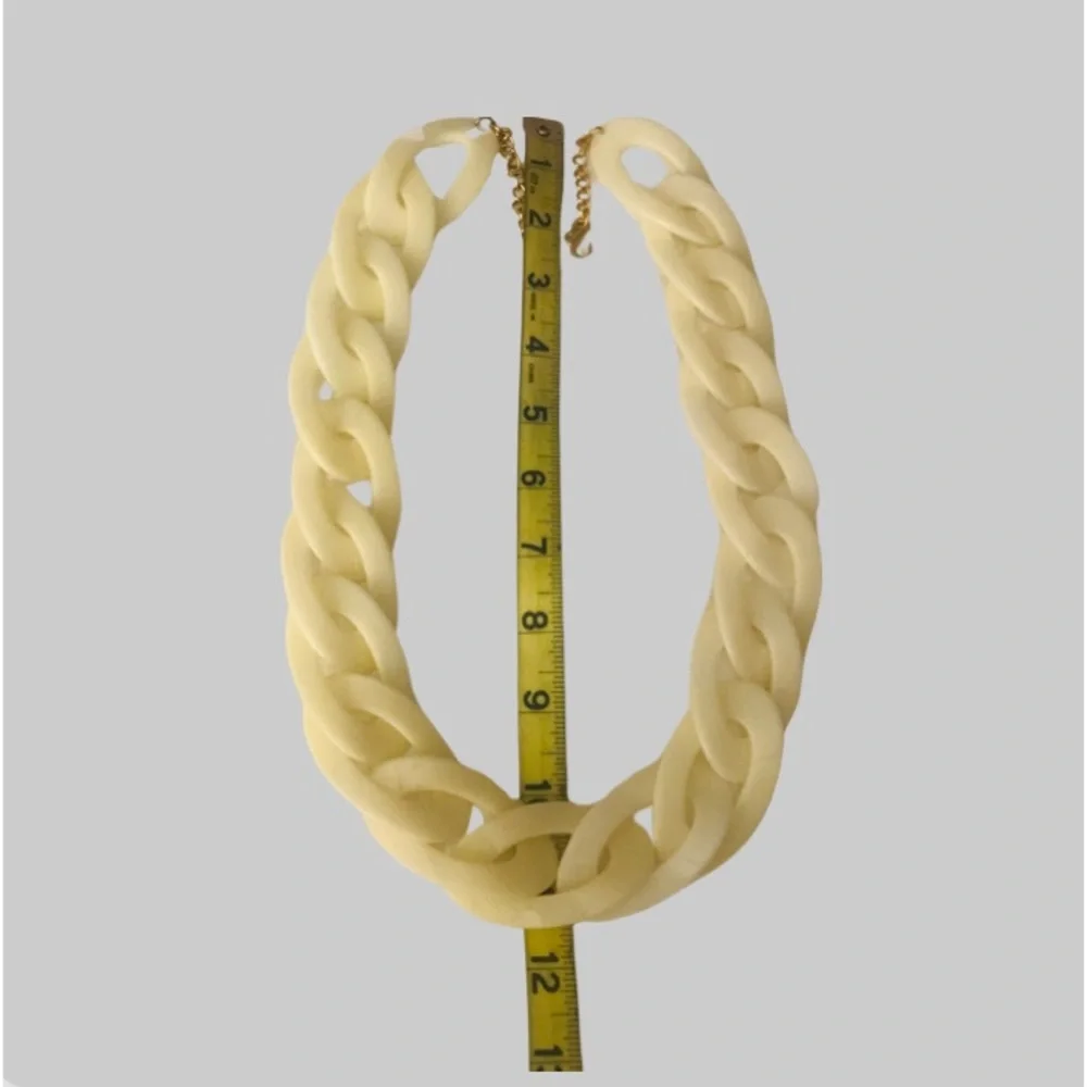 ‼️💥PRICE DROP☄️Kenneth Jay Lane 34” Resin Oval Link Necklace Adjustable Closure